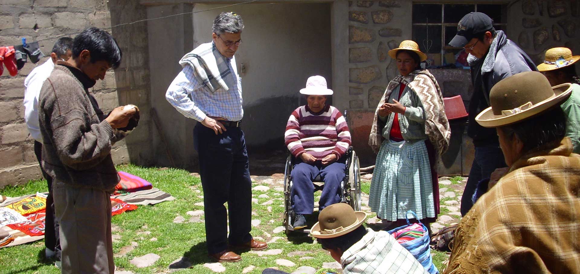 El Dr. Adolfo Cazorla, Coordinador de la Metauniversidad, junto con las mujeres de la CMA El Dr. Adolfo Cazorla, Coordinador de la Metauniversidad, junto con las mujeres de la CMA