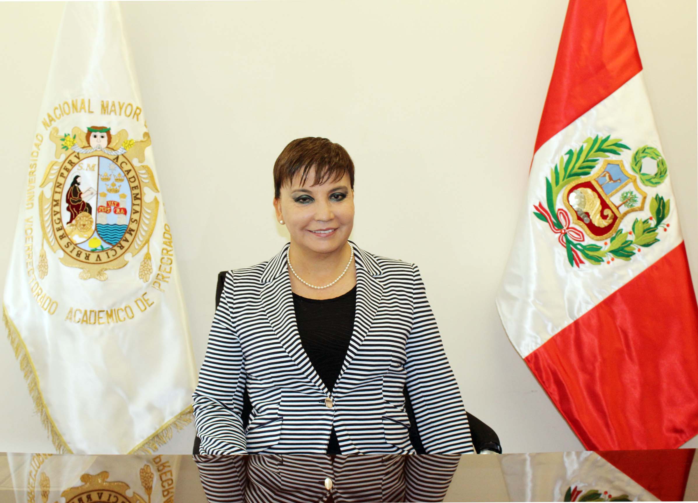 La Dra. Canales Aybar en un consejo de autoridades de la UNMSM La Dra. Canales Aybar en un consejo de autoridades de la UNMSM