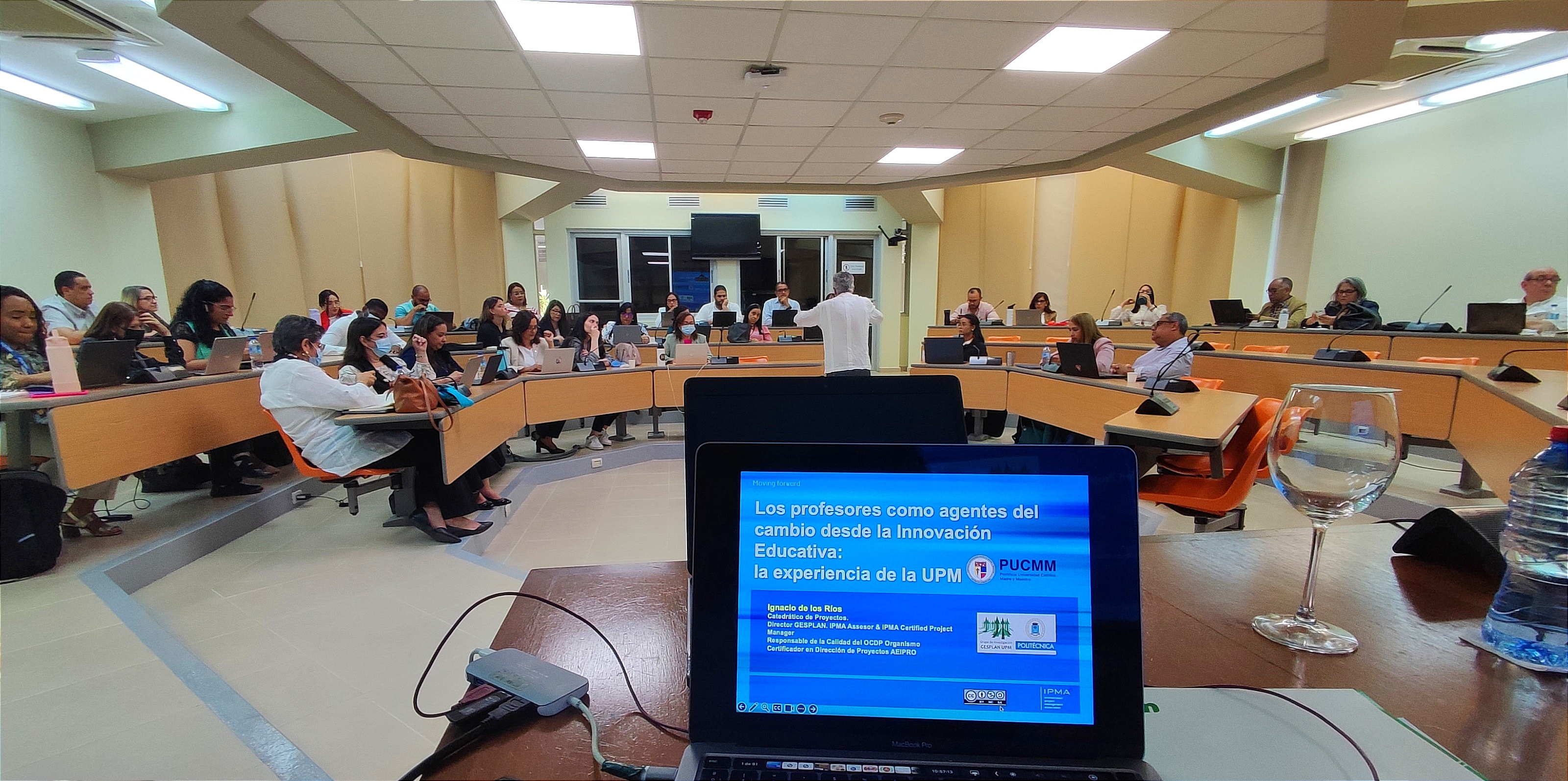 Docentes de la PUCMM en el taller Docentes de la PUCMM en el taller
