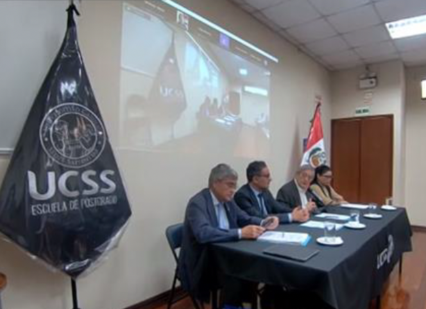 Momento de la Conferencia con los Decanos UCSS, Ex vicerrector UNMSM y Coordinador Red RU-IRA Momento de la Conferencia con los Decanos UCSS, Ex vicerrector UNMSM y Coordinador Red RU-IRA