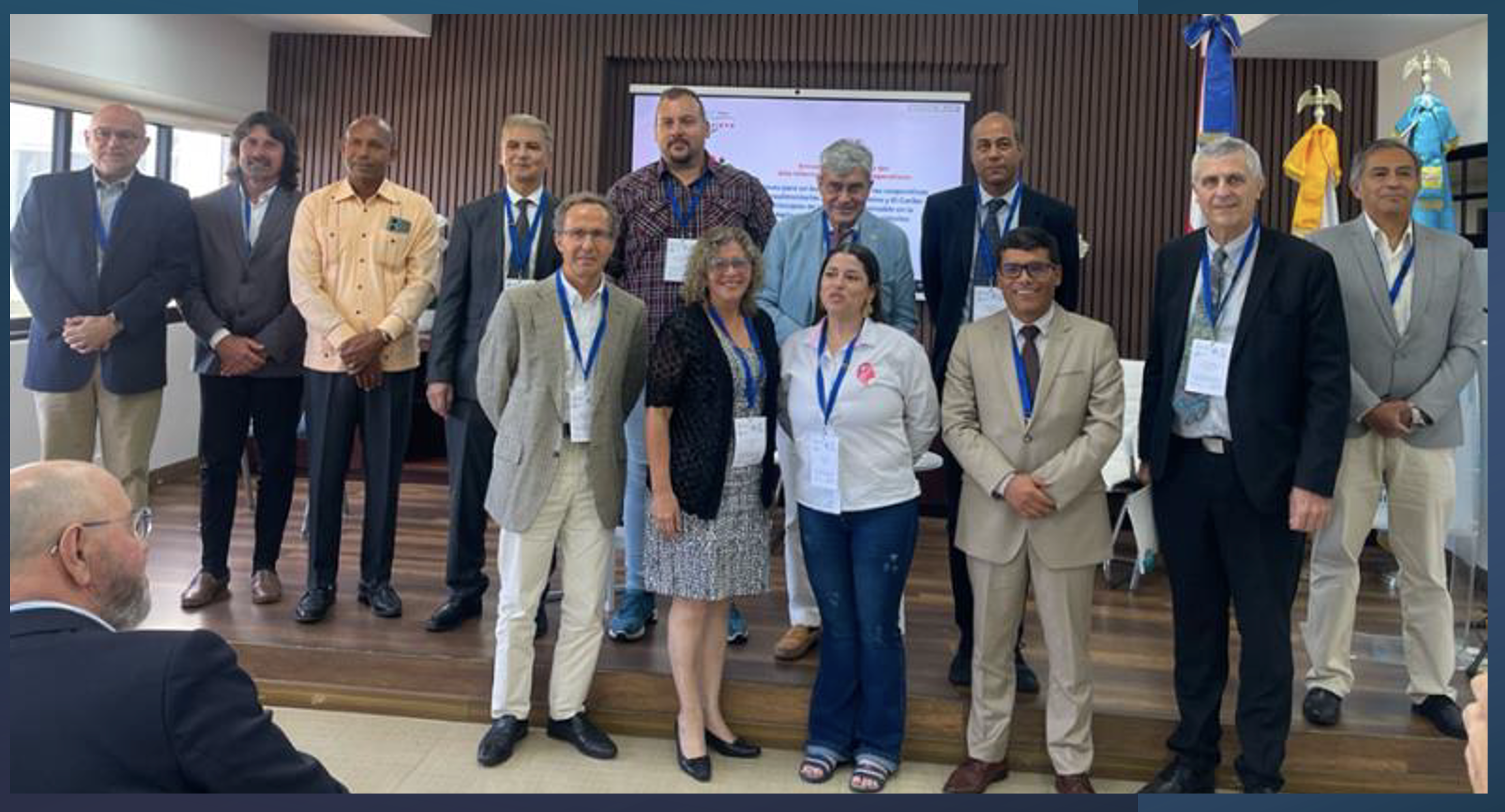 De izquierda a derecha, Banelino RD, CADOL de Uruguay, Coop La Mata RD, Tilisarao Argentina, Valle de los Quesos Venezuela, Coordinador General de la Metauniversidad, Clúster del Café de Colombia, Primera fila de izquierda a derecha Director grupo GESPLAN UPM de España, Coop de la Amazonía con la UCSS Perú, Asoc Mujeres Celianenses Cafeteras Colombia, GRUPO ACCIÓN LOCAL GAL de Jauja en Perú, Banco de Crédito Argentina, Coord de Mujeres Aymaras CMA de Perú, De izquierda a derecha, Banelino RD, CADOL de Uruguay, Coop La Mata RD, Tilisarao Argentina, Valle de los Quesos Venezuela, Coordinador General de la Metauniversidad, Clúster del Café de Colombia, Primera fila de izquierda a derecha Director grupo GESPLAN UPM de España, Coop de la Amazonía con la UCSS Perú, Asoc Mujeres Celianenses Cafeteras Colombia, GRUPO ACCIÓN LOCAL GAL de Jauja en Perú, Banco de Crédito Argentina, Coord de Mujeres Aymaras CMA de Perú,