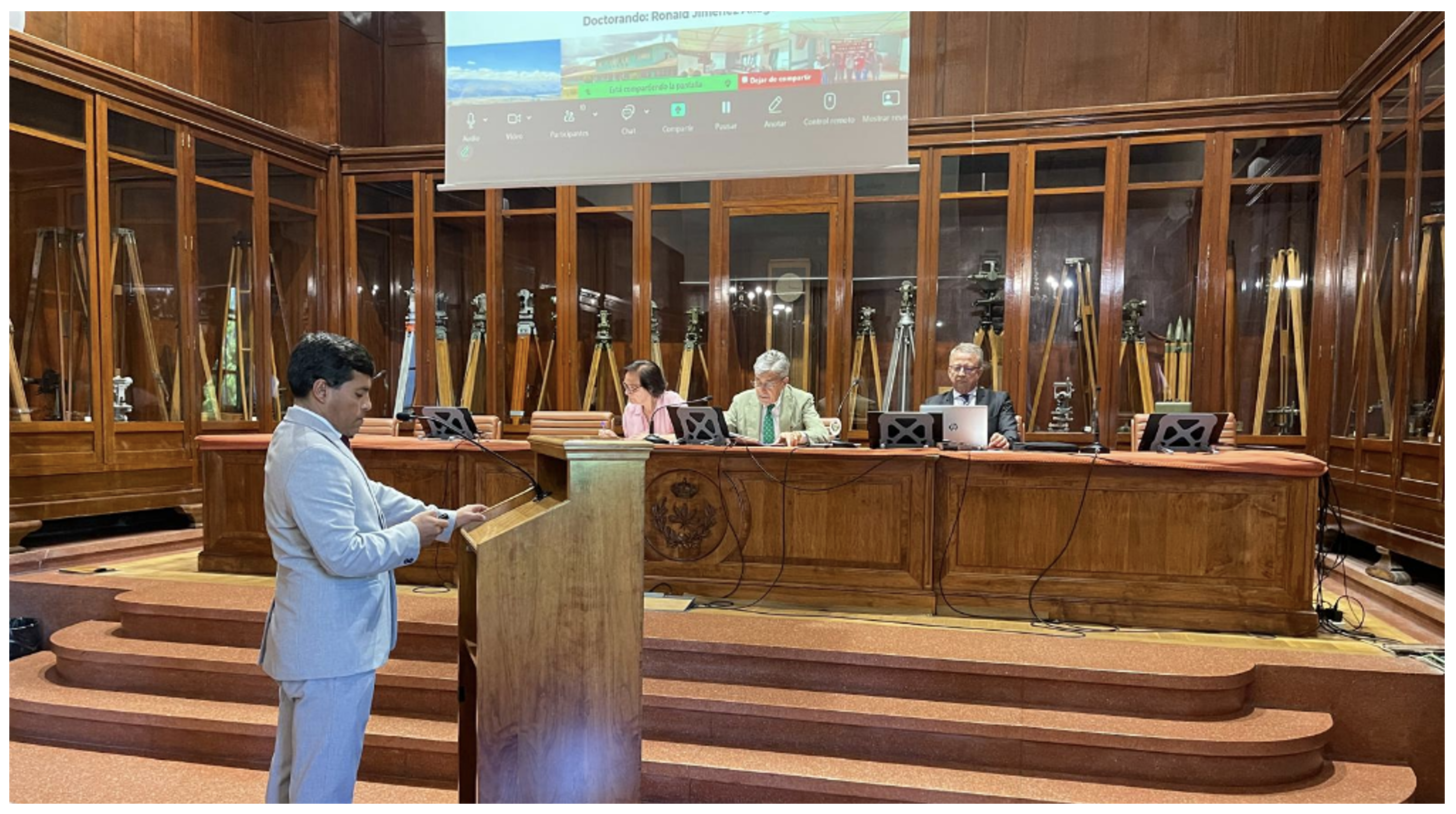 Ronald Jiménez en un momento de su defensa ante los miembros del Tribunal